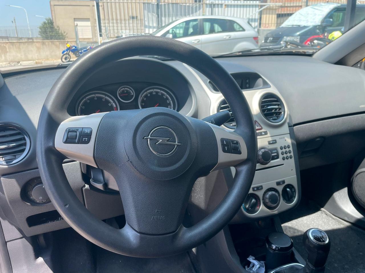 Opel Corsa 1.2 benzina 80 CV