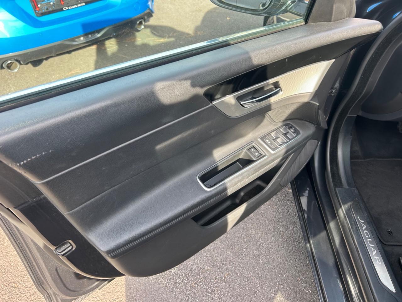 Jaguar XF 2.0 D 180 CV Portfolio