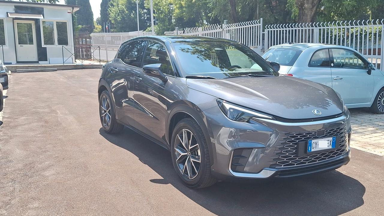 Lexus LBX Hybrid Emotion