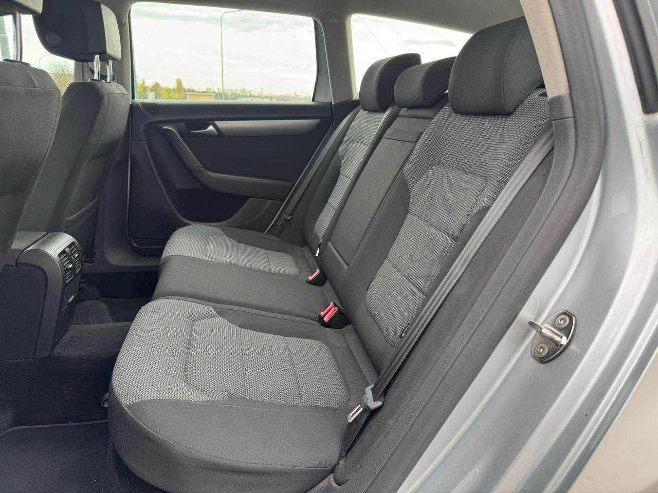 VOLKSWAGEN PASSAT 2.0 TDI 140CV con CAR PLAY