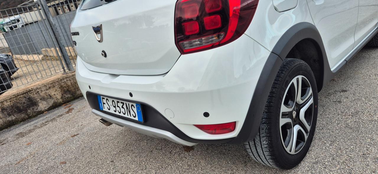 Dacia Sandero Stepway Turbo GPL 90 CV NEOPATENTATI