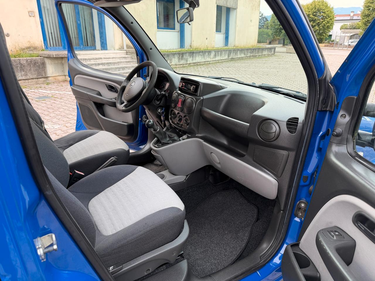 Fiat Doblò 1.3 Mjt 5Posti Autocarro CLIMA