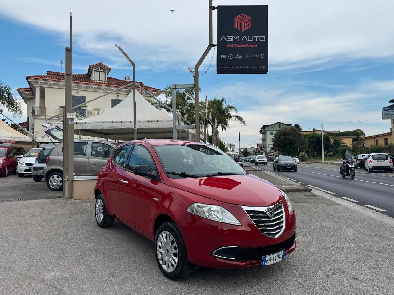 Lancia Ypsilon 0.9 TwinAir 85 CV 5 porte Metano Ecochic Silver