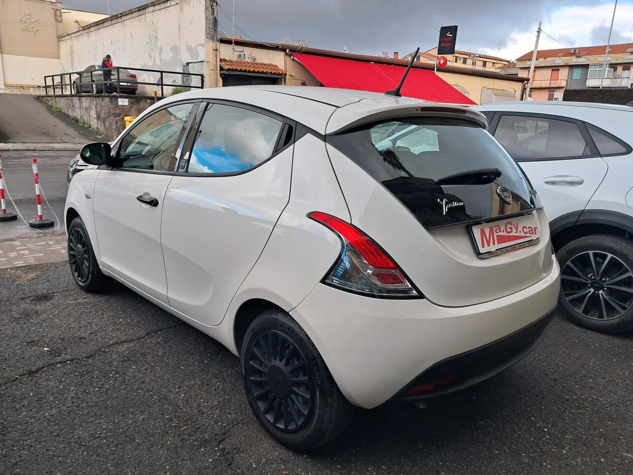 Lancia Ypsilon 1.0 FireFly Hybrid 70 cv Silver