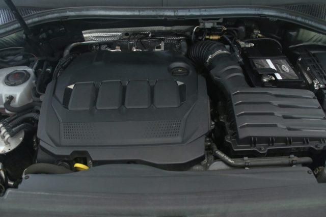 VOLKSWAGEN Tiguan 2.0 TDI 150 CV SCR DSG R-Line Fari Matrix/Black P.