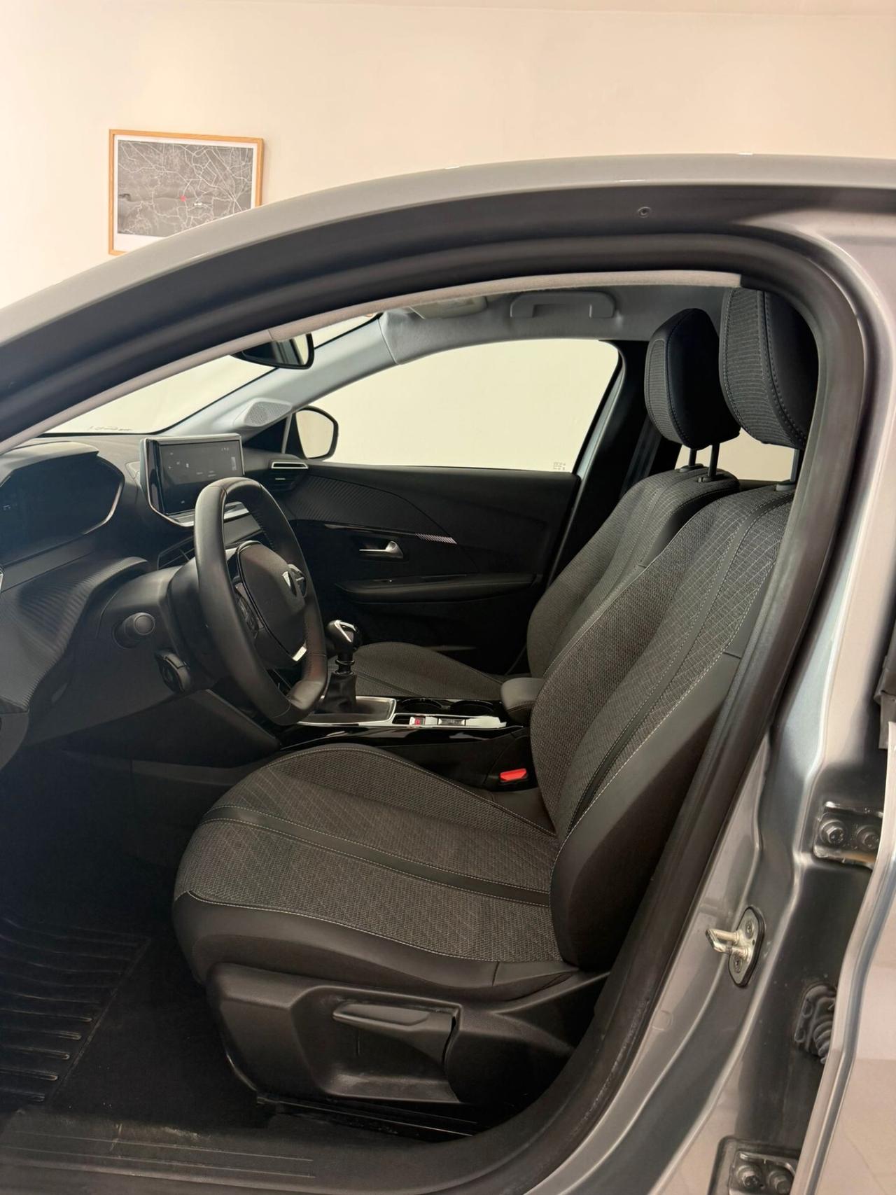 PEUGEOT 208 ALLLURE PACK 1.2 100CV ANNO 2025 CON 20.000KM