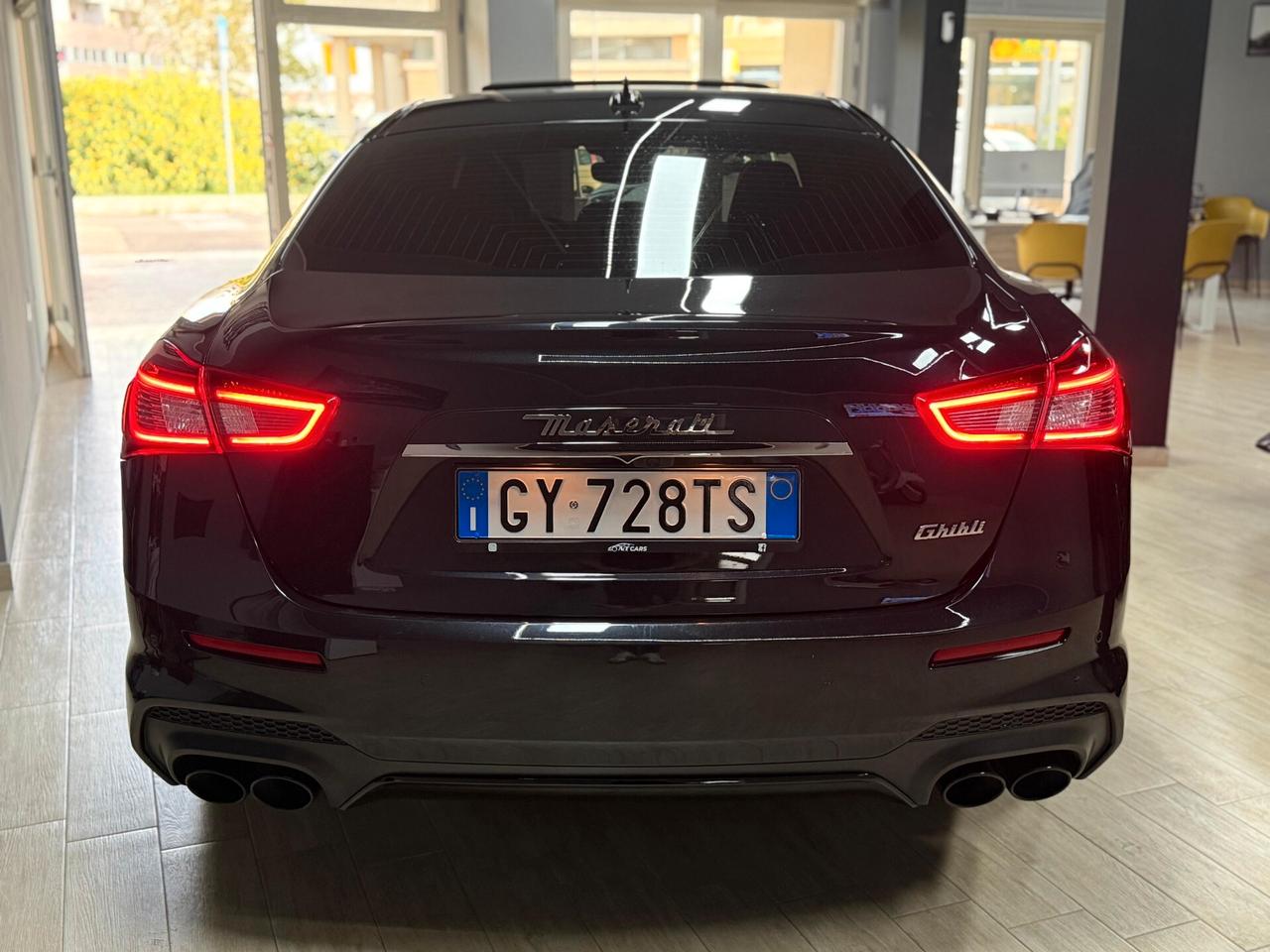 Maserati Ghibli V6 Diesel 275 CV Gransport VERSIONE NERISSIMO/TETTUCCIO