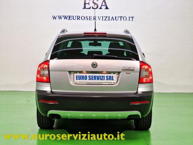SKODA Octavia 1.8 TFSI 4x4 Wagon Scout