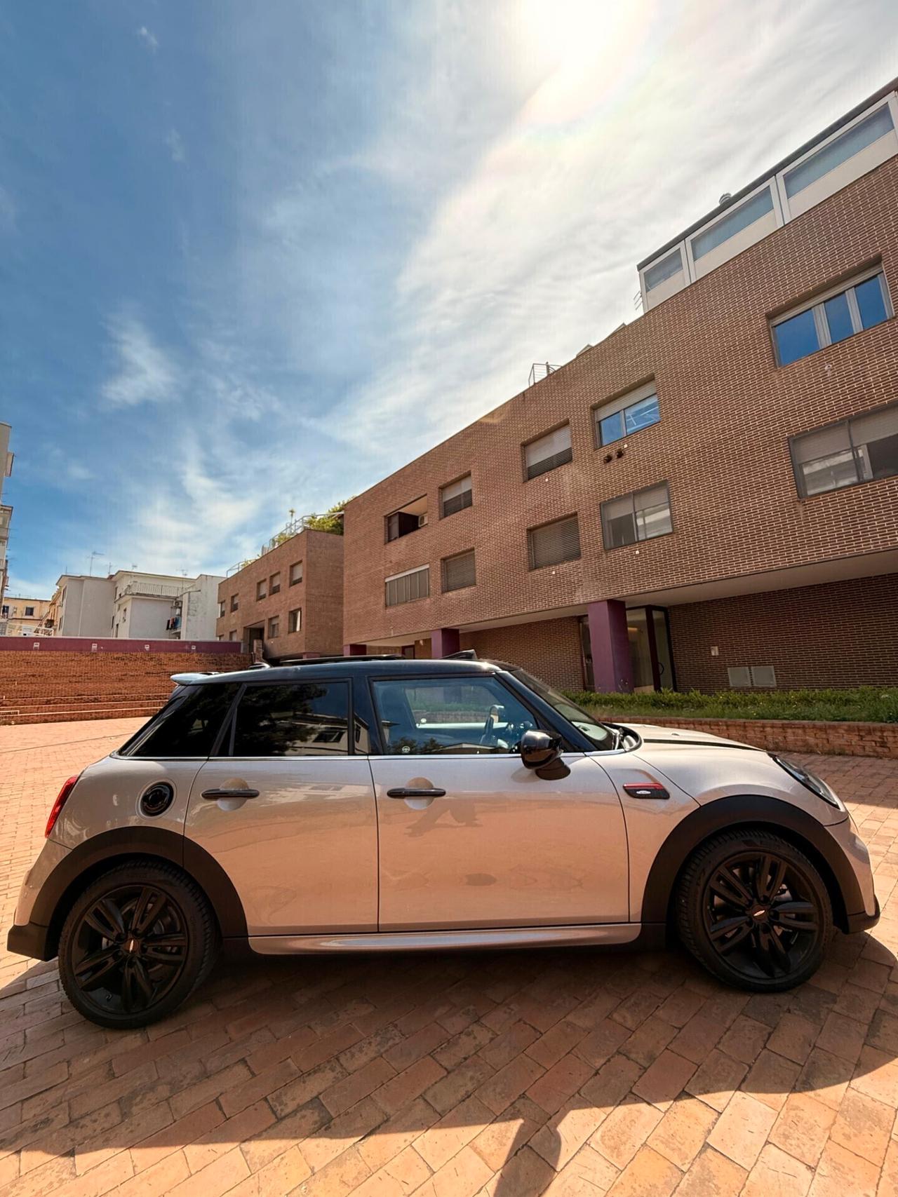 Mini Mini 2.0 John Cooper Works interno ed esterno