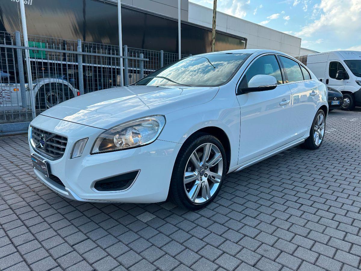 VOLVO - S40 - 2.4 D5 R-design