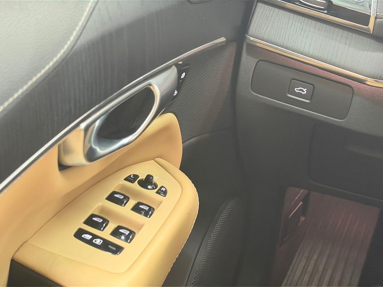 VOLVO XC90 II - XC90 2.0 D5 Momentum awd geartronic