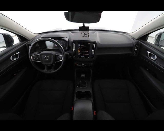 VOLVO XC40 T2 Momentum Core