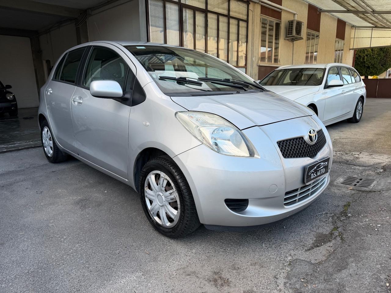 Toyota Yaris 5 porte 69 cv