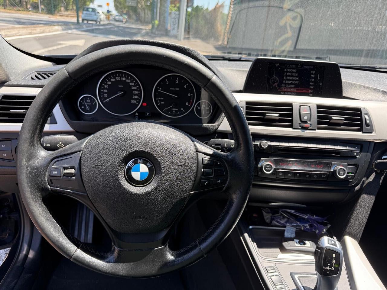 Bmw 318d Touring Business aut. Navi Professional Fari Xeno