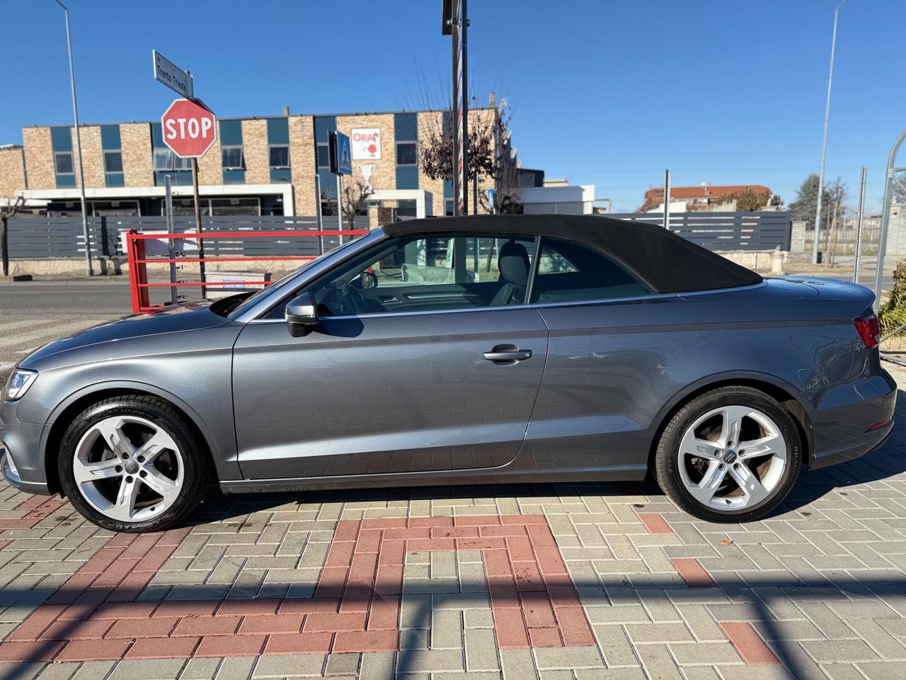 Audi A3 Cabrio 2.0 TDI S tronic 150 CV NAVI.