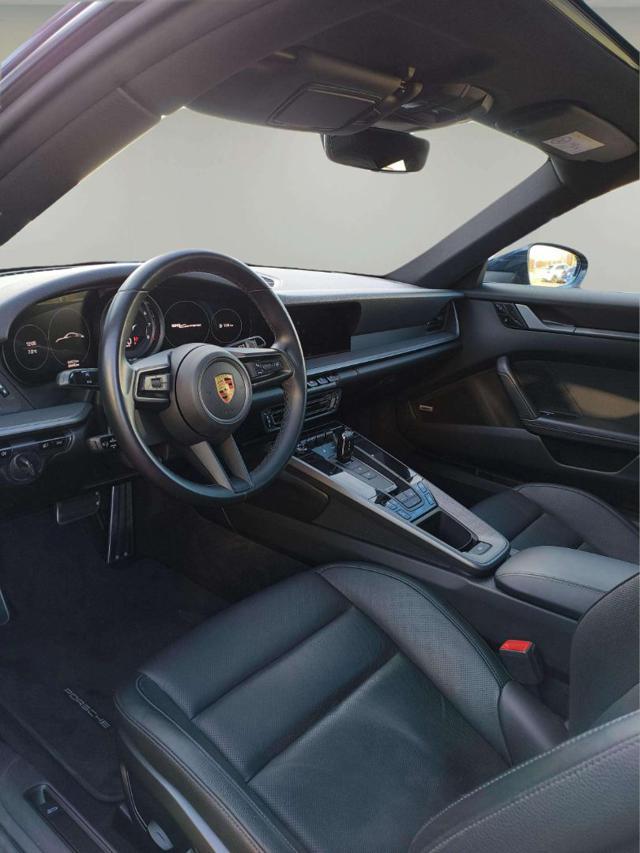 PORSCHE 911 Carrera (992)