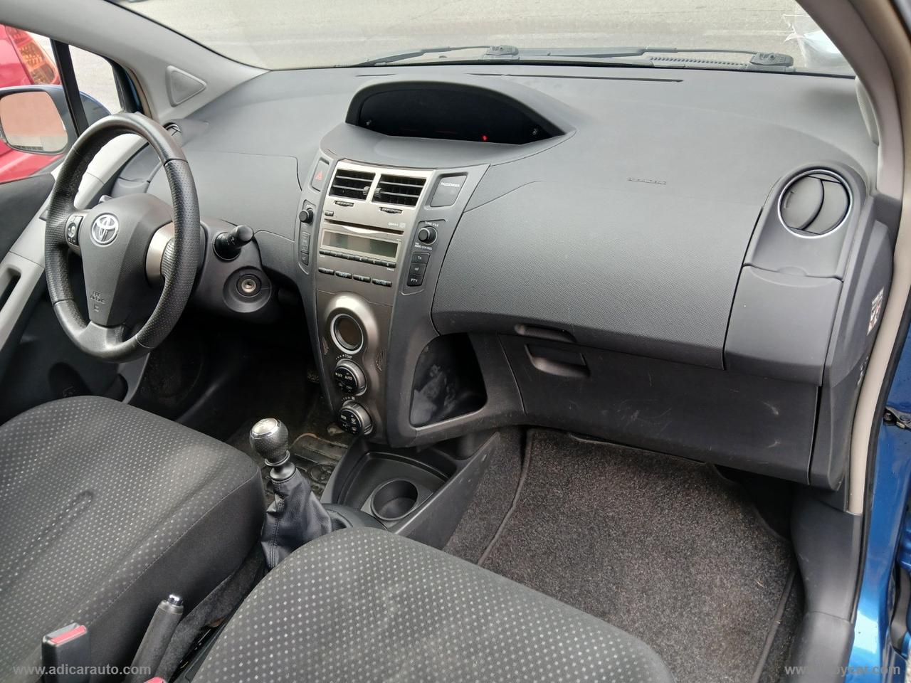 TOYOTA Yaris 1.3 5p. Sol