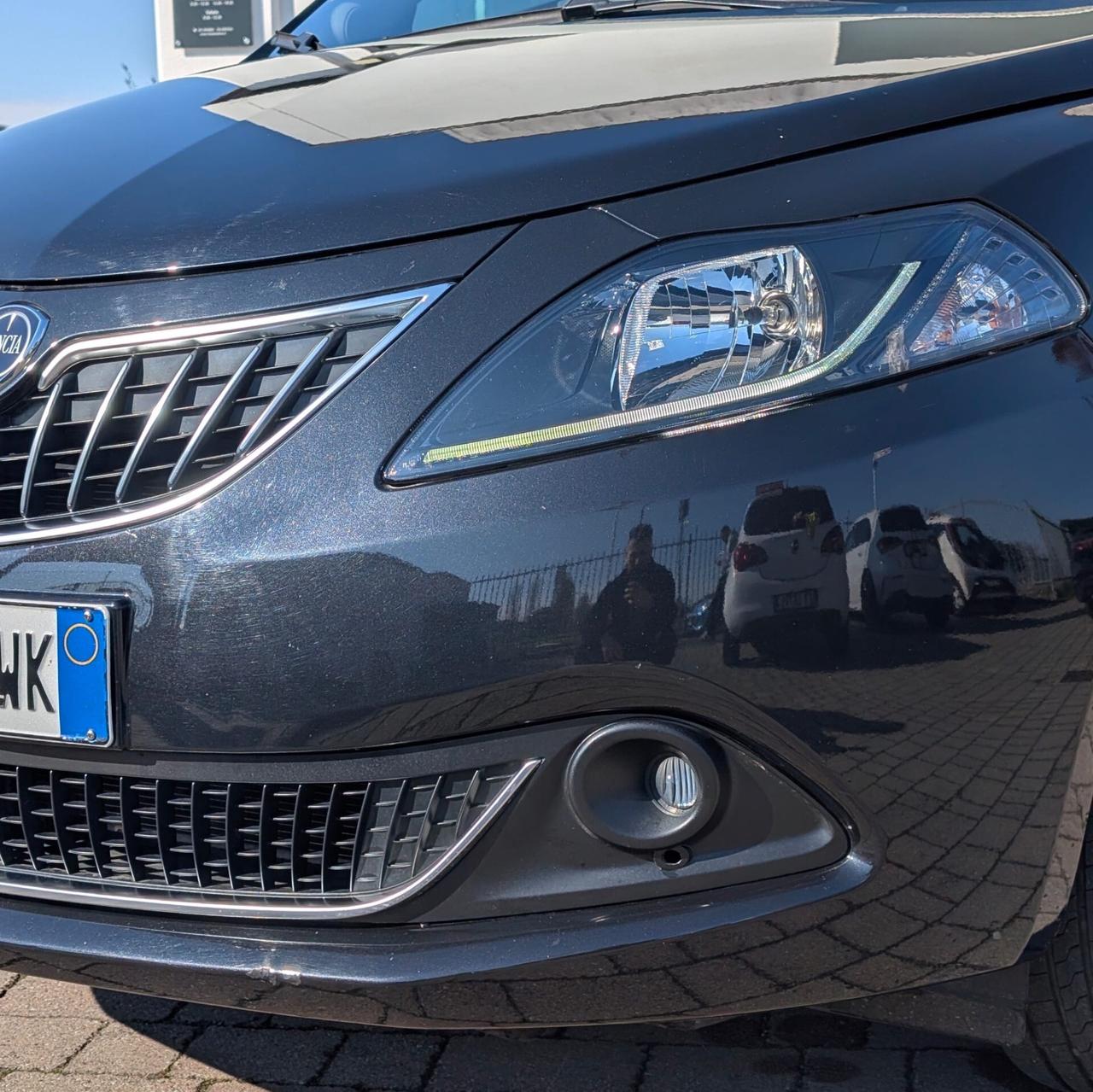 Lancia Ypsilon Firefly- Gold