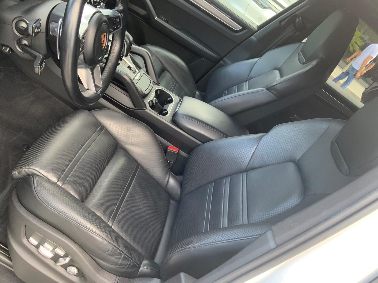 Porsche Cayenne 3.0 V6 TETTO.SOSP.MATRIX.CERCHI22.SED VENT..FULL