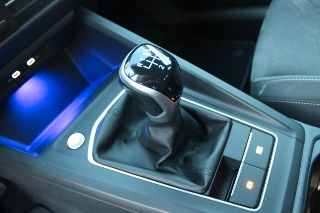 VOLKSWAGEN GOLF TDI 115cv *Barra LED centrale