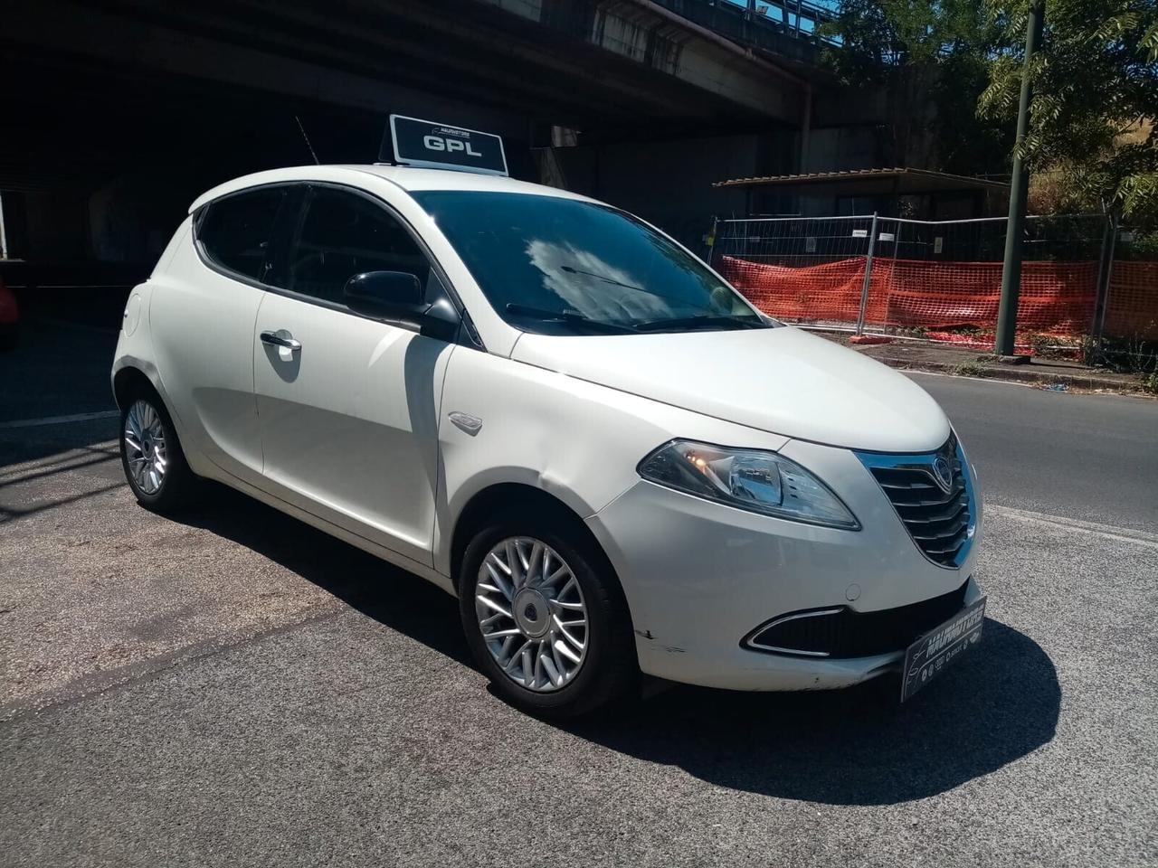 Lancia Ypsilon 0.9 TwinAir 85 CV 5 porte S&S Platinum