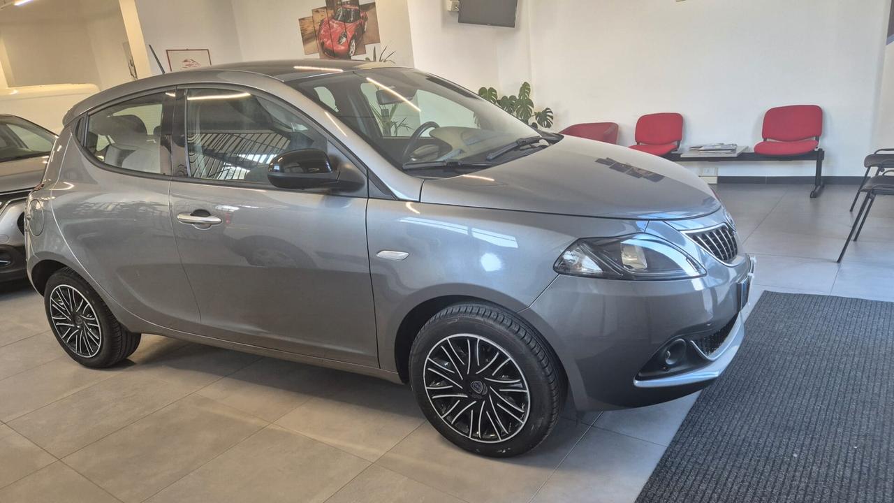 Lancia Ypsilon 1.0 FireFly 5 porte S&S Hybrid Ecochic Gold