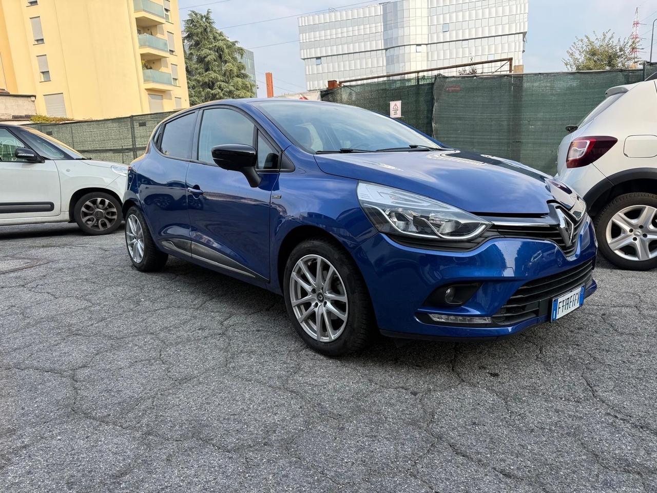 Renault Clio Sporter TCe 12V 75 CV Moschino Intens