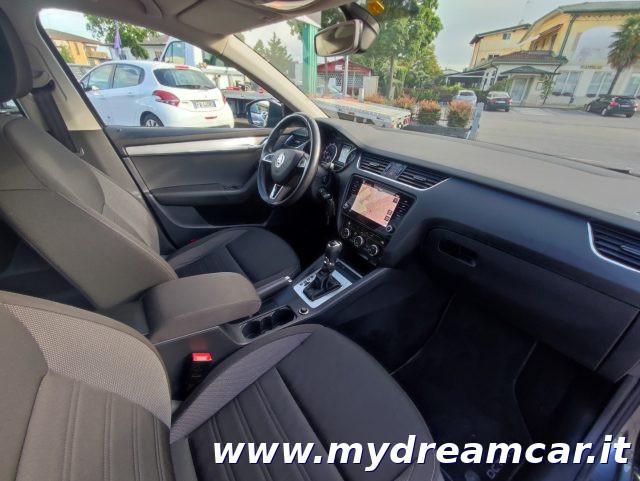 SKODA Octavia 1.5 DSG Wagon Ambition G-Tec