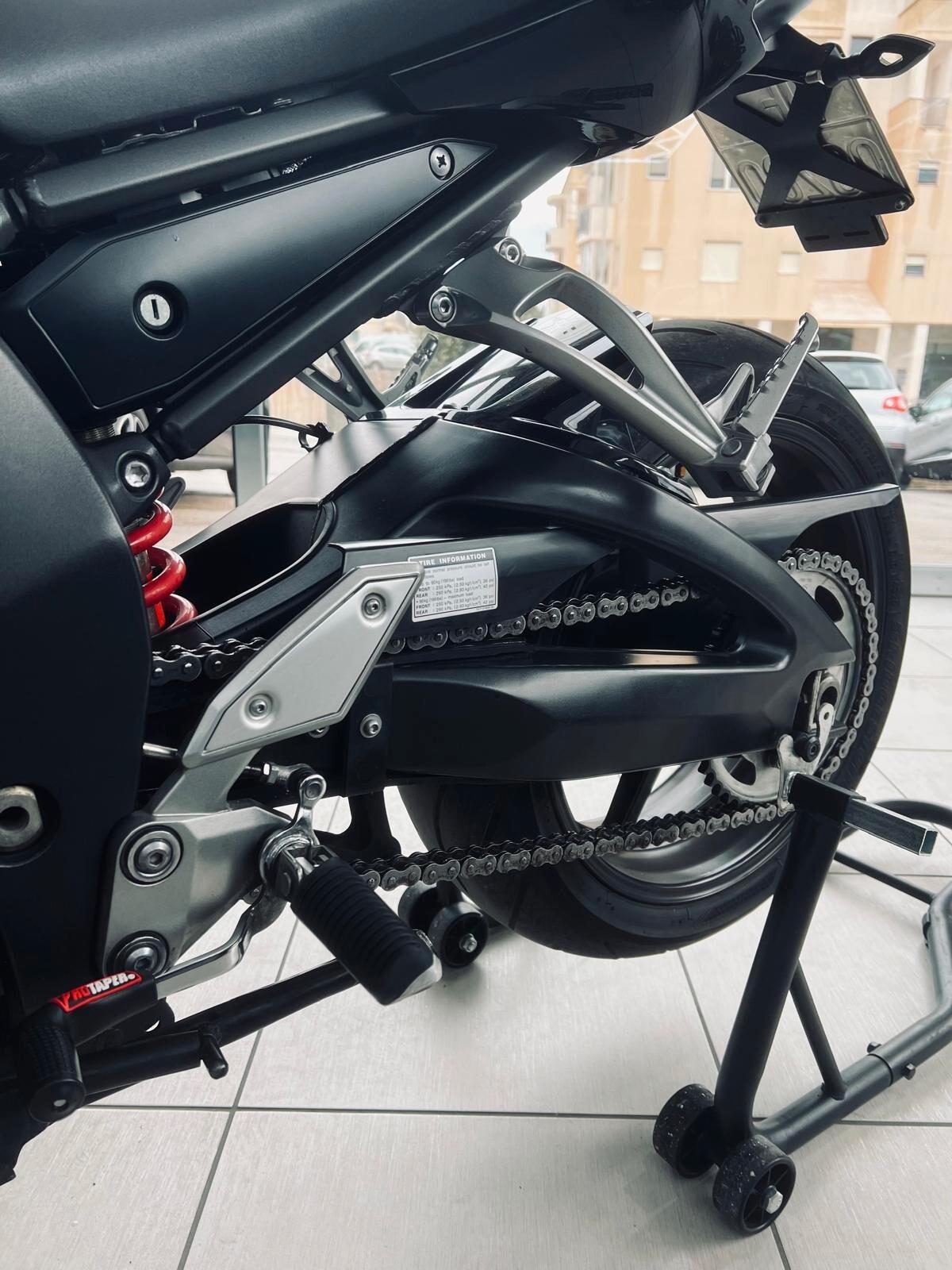 Yamaha FZ1