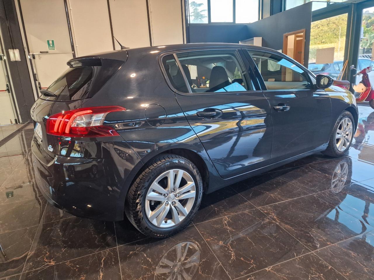Peugeot 308 BlueHDi 100 S&S Business