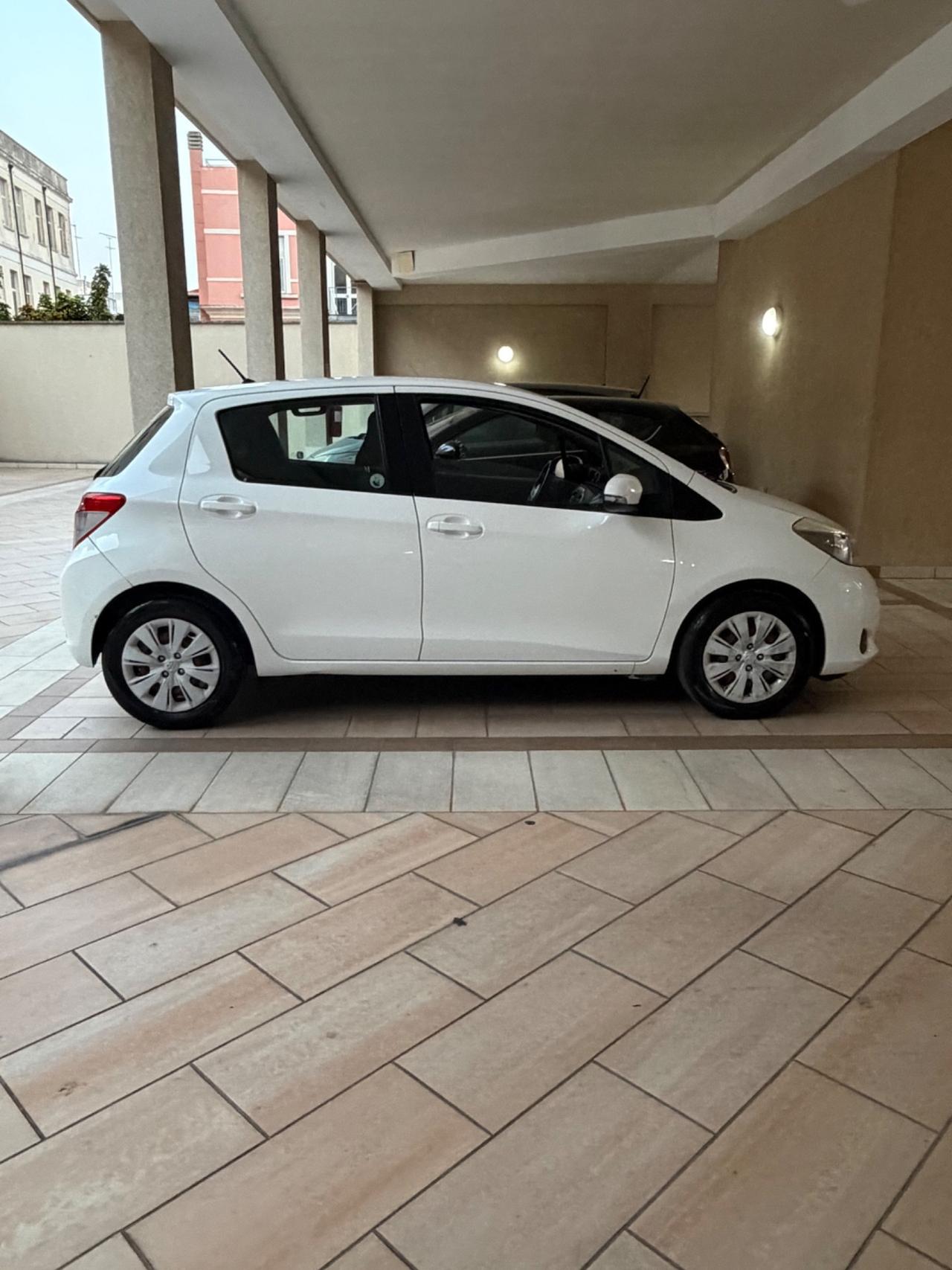 Toyota Yaris 1.0 5 porte Lounge