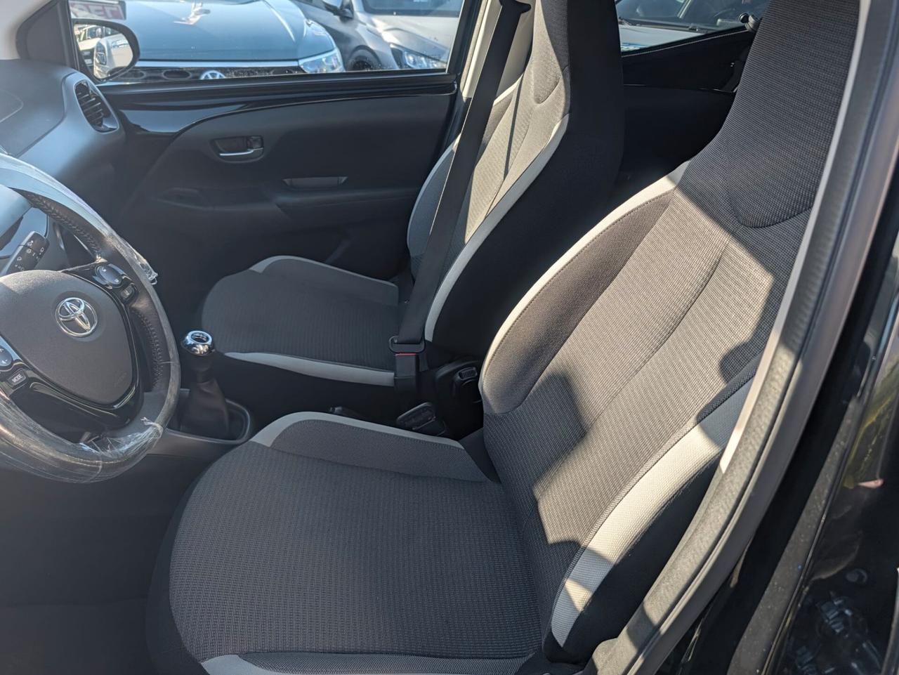 Toyota Aygo Connect 1.0 VVT-i 72 CV 5 porte x-play CAMERA+NAVI