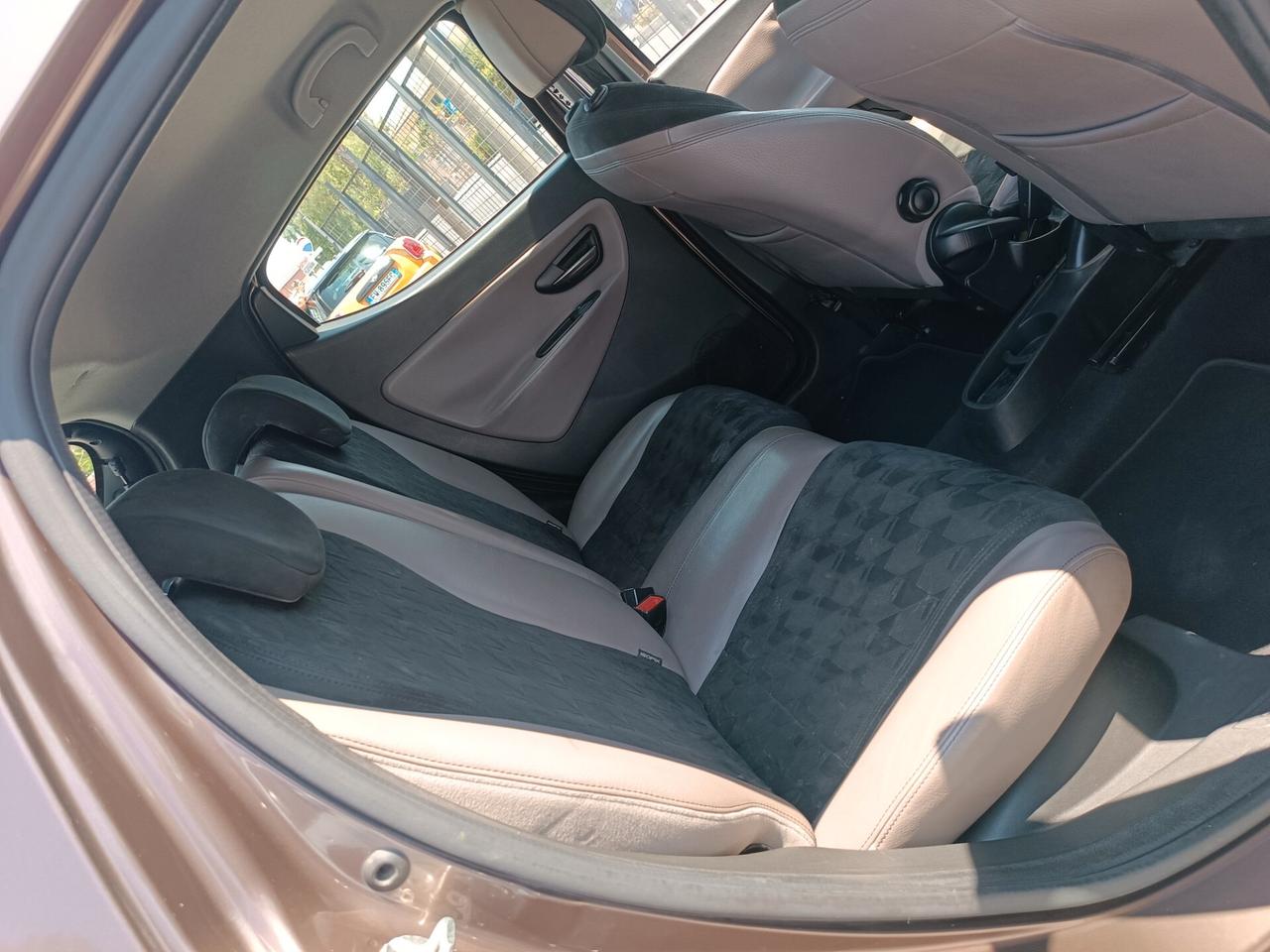 Lancia Ypsilon 0.9 TwinAir 8 Elle Automatica