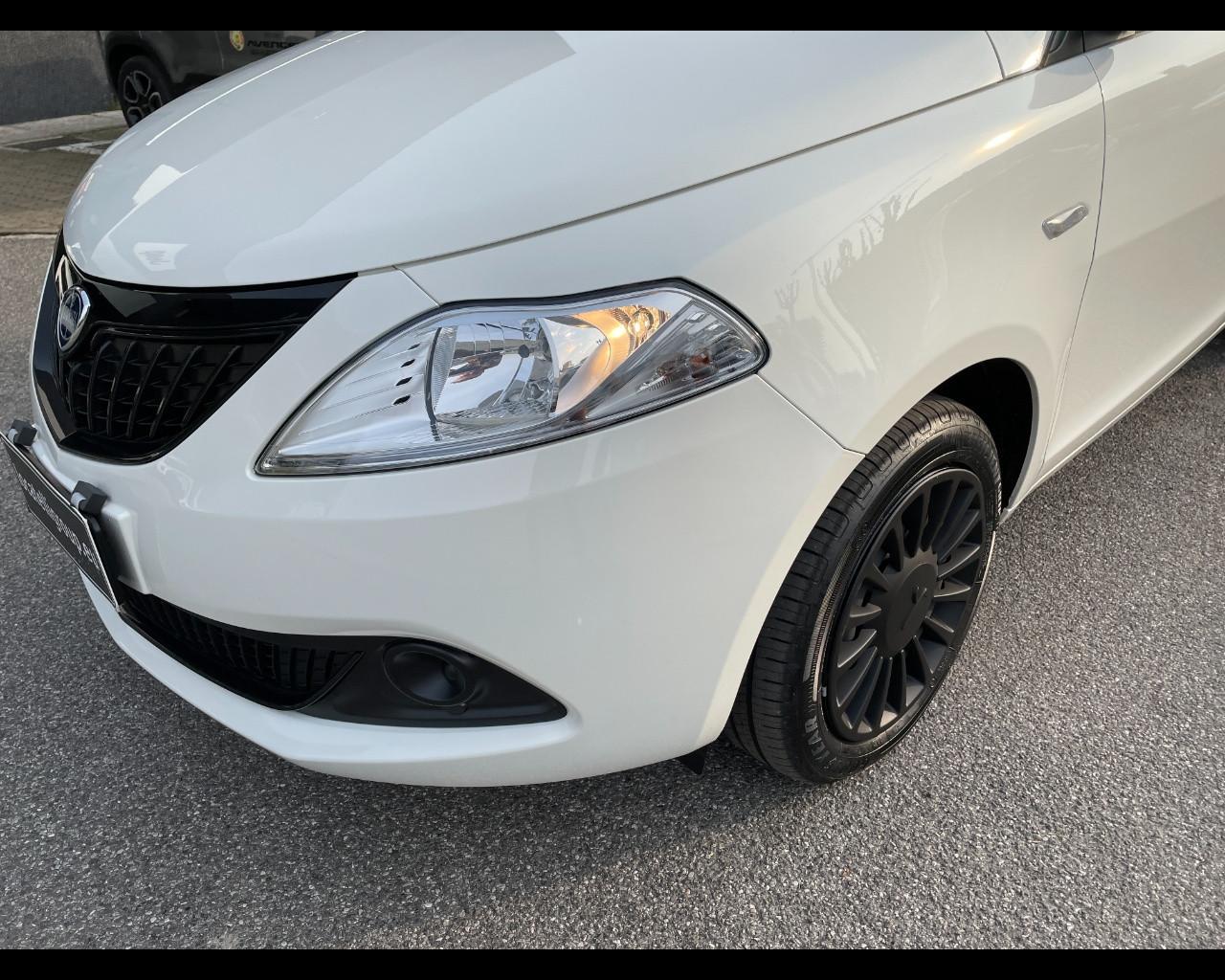 LANCIA Ypsilon III 2021 - Ypsilon 1.0 firefly hybrid Silver s&s 70cv