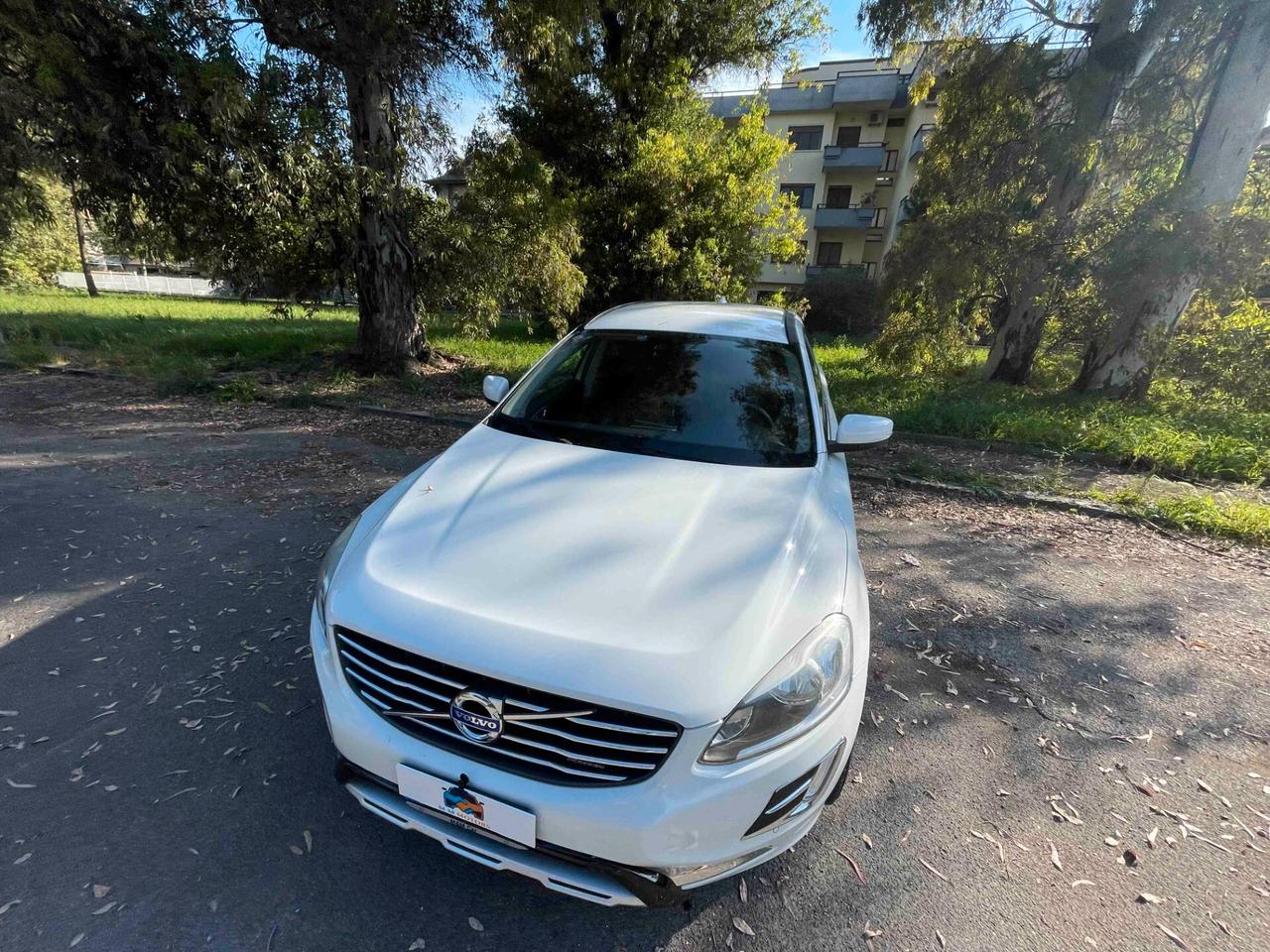 Volvo XC 60 XC60 D5 AWD Geartronic R-design Automatica Apple Car Android