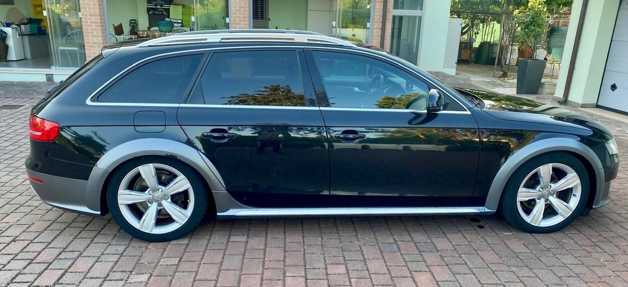 Audi A4 Avant 2.0 TDI 170CV F.AP. ALLROAD QUATTRO ( Gancio traino