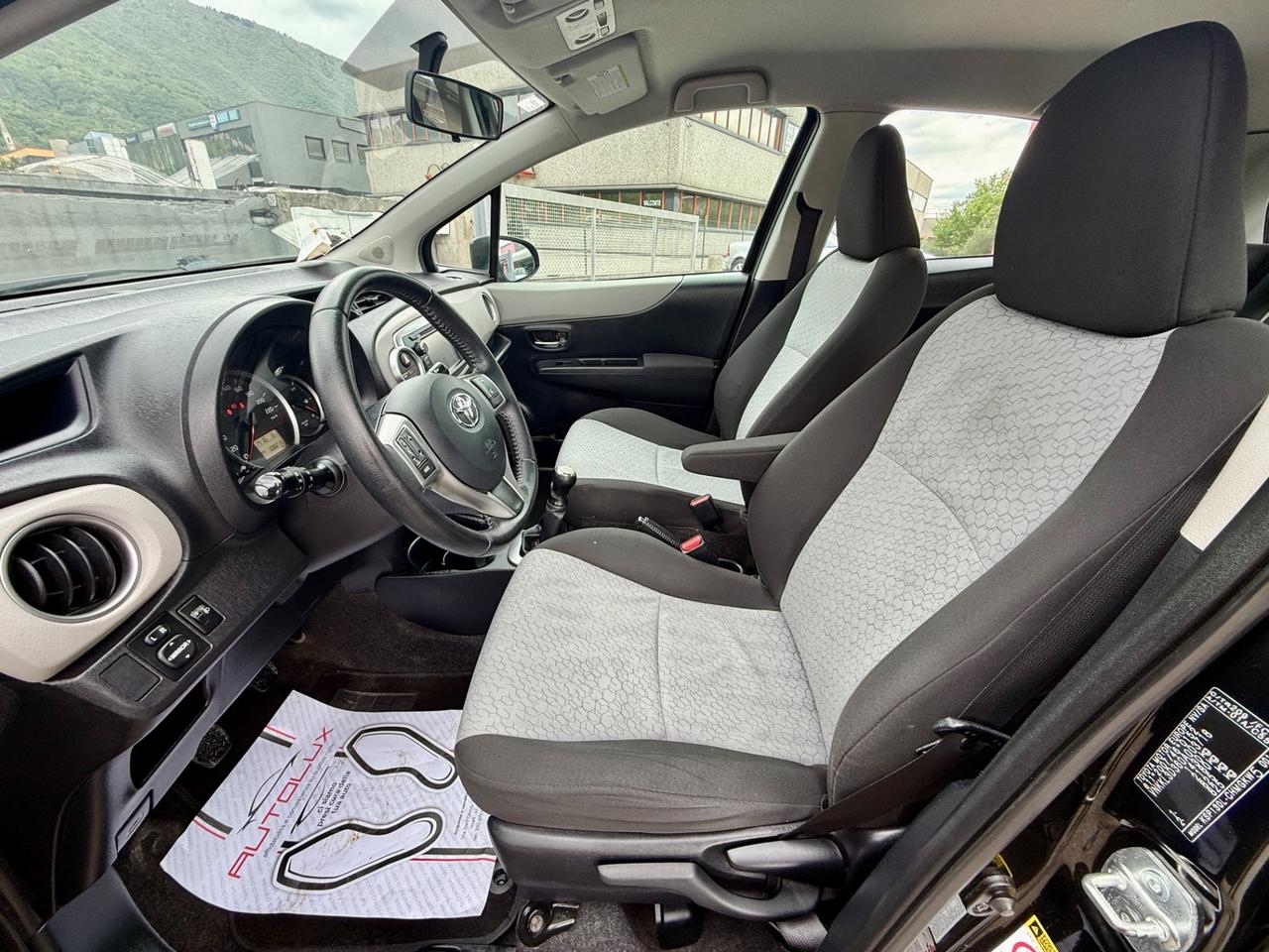 Toyota Yaris 1.0 5 porte Lounge 2011 OK NEOPTENTATI