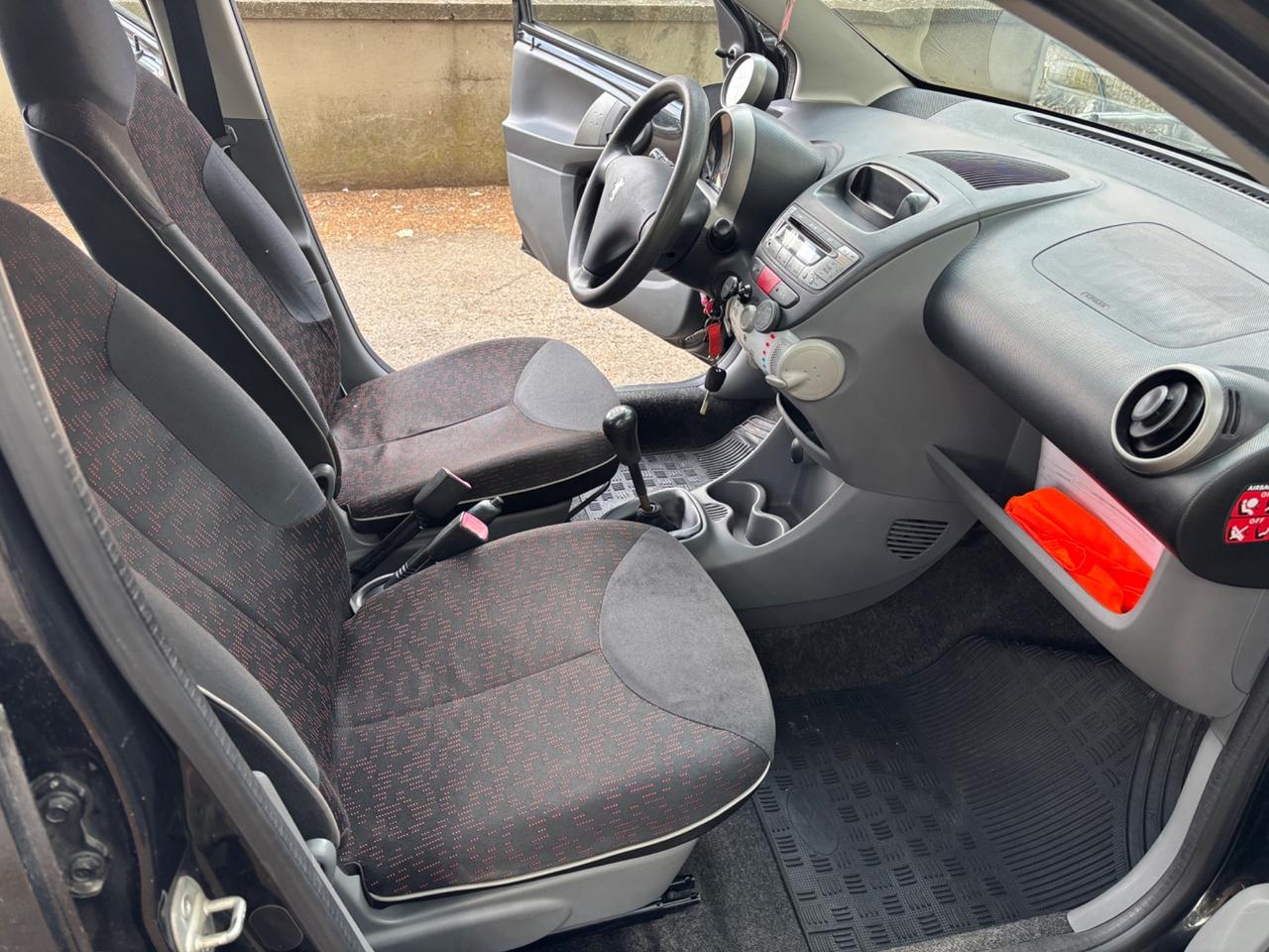 Peugeot 107 1.0 68CV 5p. Sweet Years