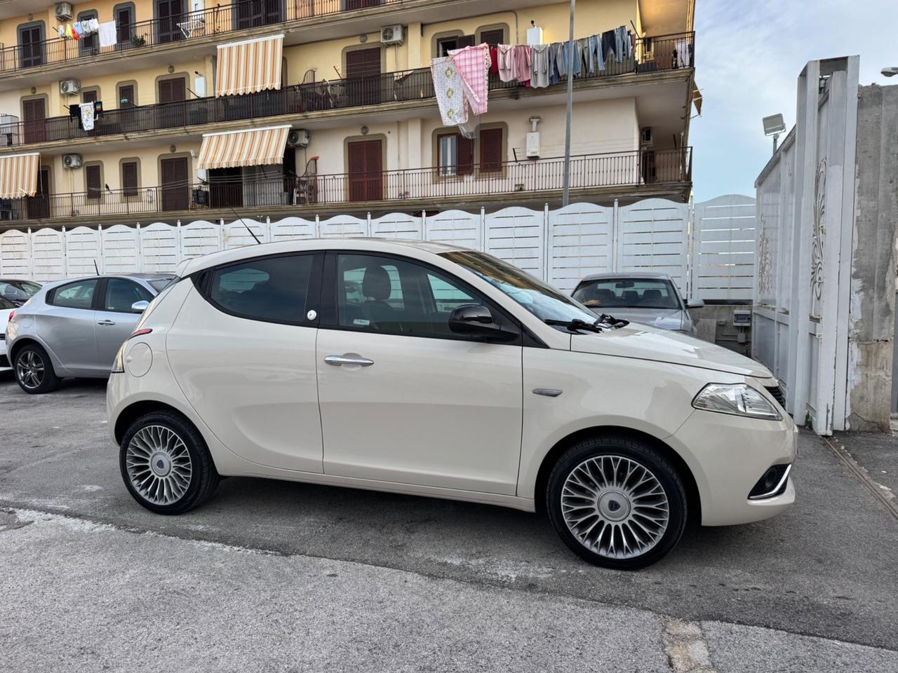 Lancia Ypsilon 1.2 GPL 69CV Ecochic Platinum 2017