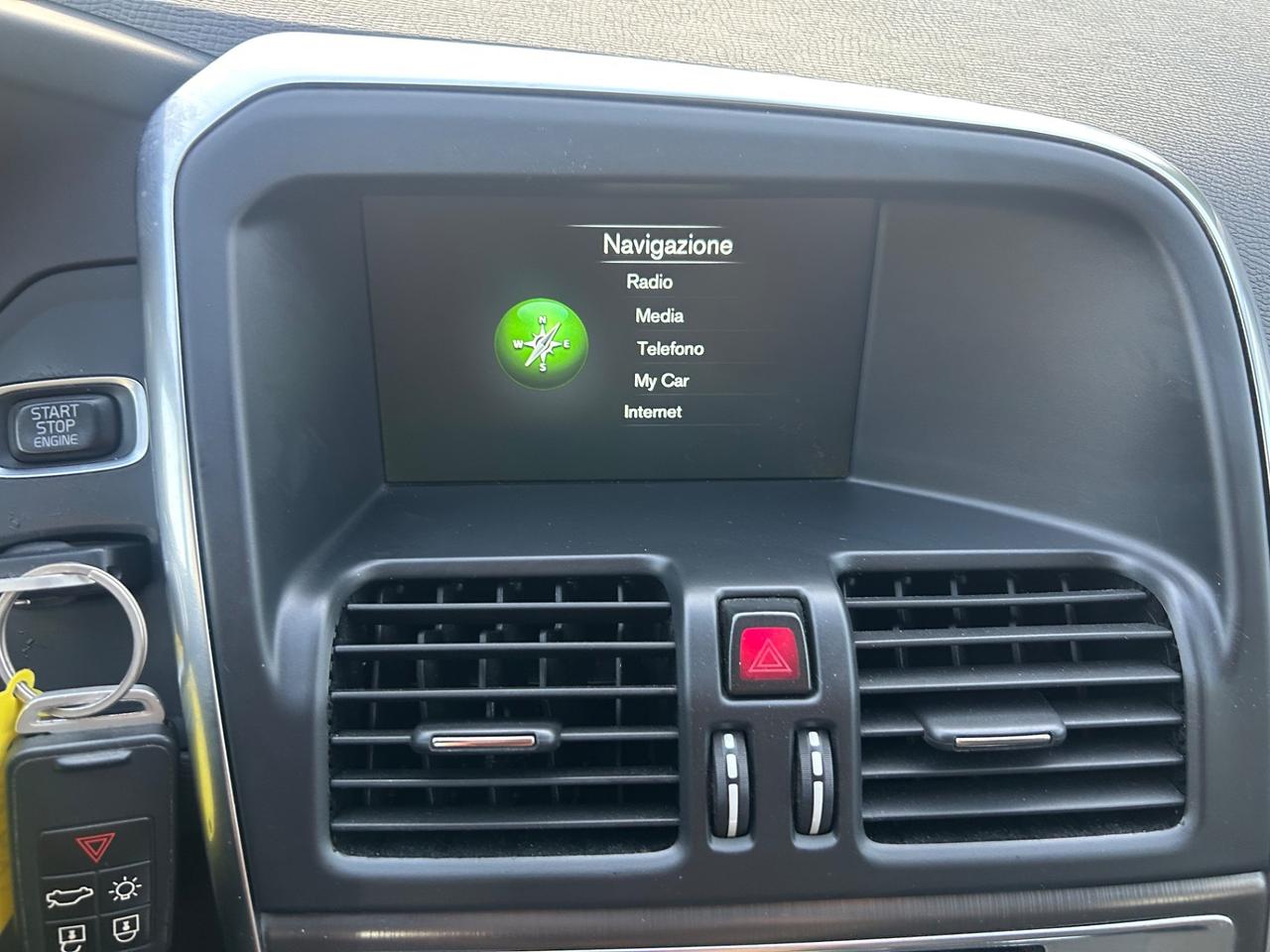 Volvo XC60 D4 Geartronic R-design Momentum