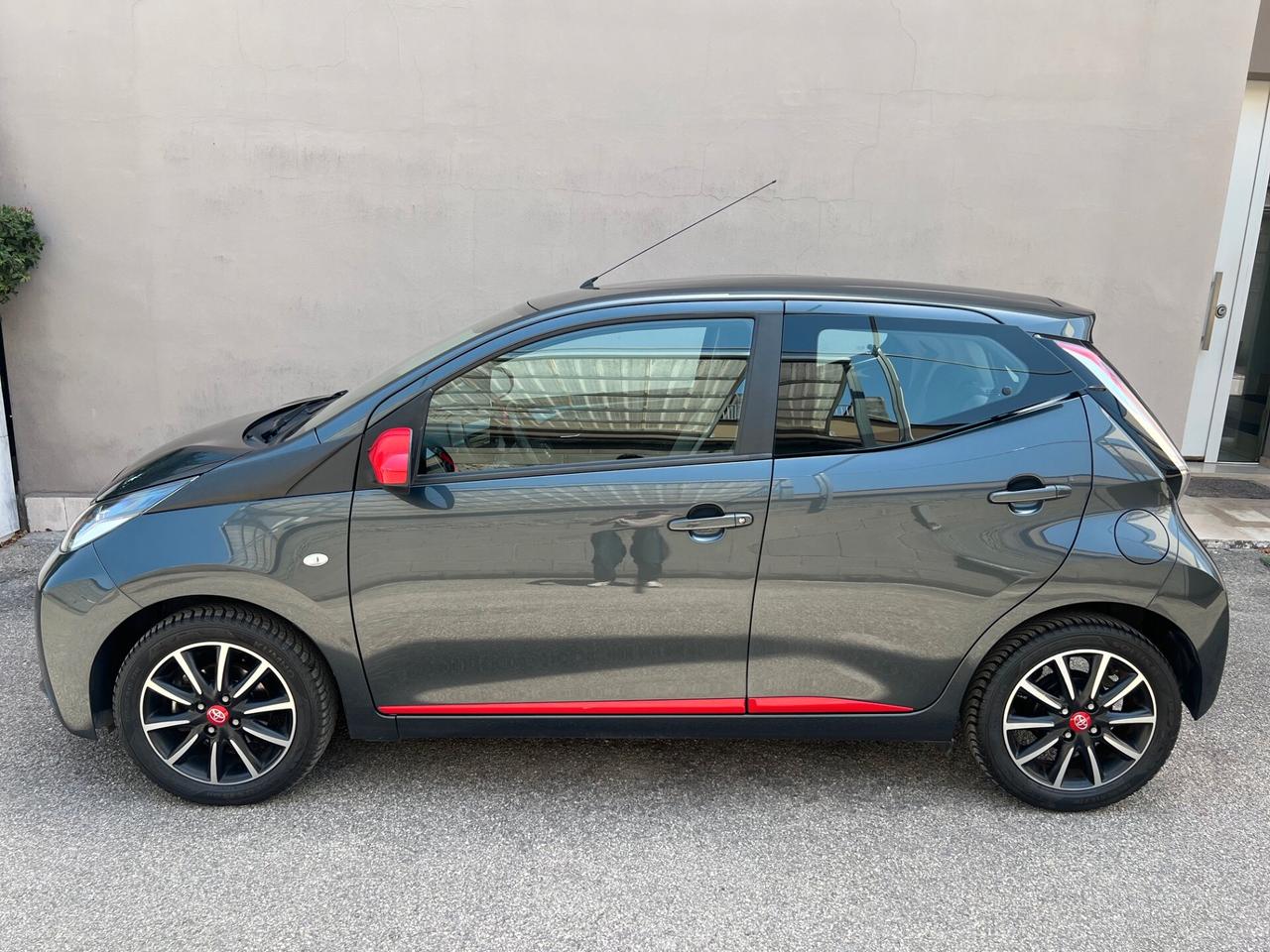 Toyota Aygo 5pt 1.0 72cv X-PLAY CLIMA/TELCAMERA/15; PERFETTA!!