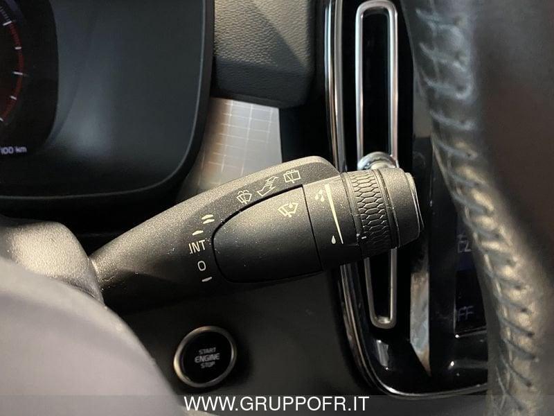 Volvo XC40 B4 AWD Geartronic Momentum Pro