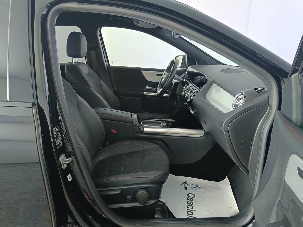Mercedes-Benz Classe B - W247 2023 - B 180 d AMG Line Premium auto