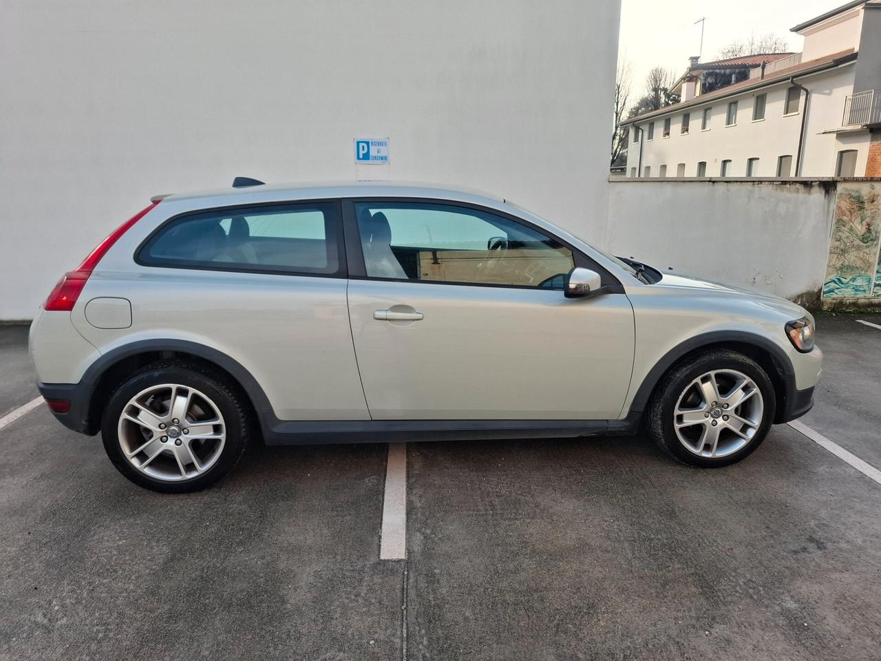 Volvo C30 2.0 D 136cv 6 Marce ok Neopatentati