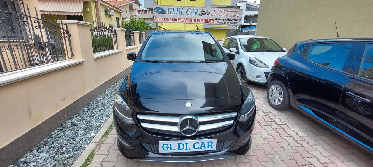 MERCEDES B180 PREMUIM 1,5 DIESEL 110 CV NAVI TELEFONO RETROCAMERA FULL FULL