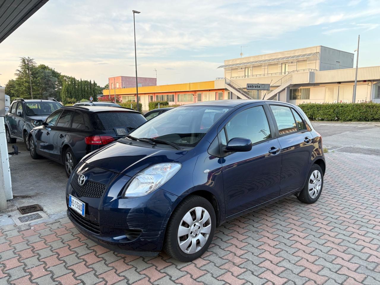 Toyota Yaris 1.0 5 porte Sol
