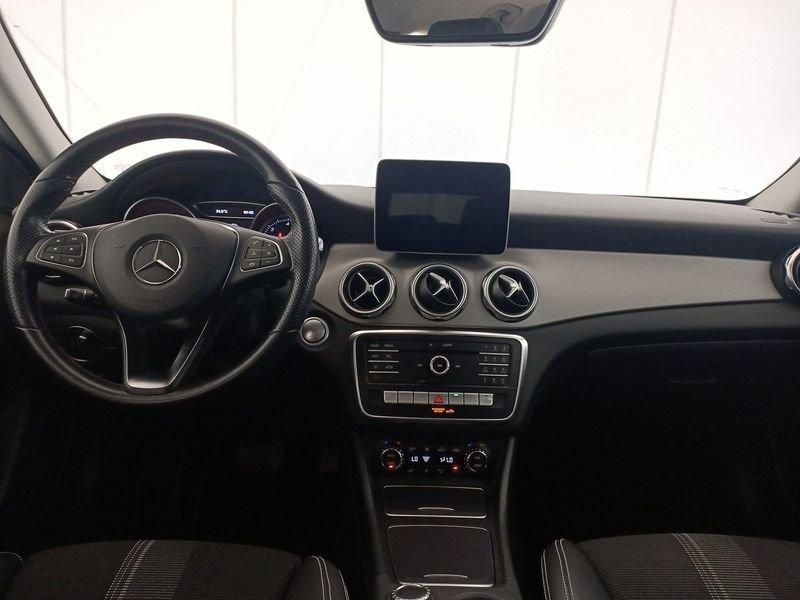 Mercedes-Benz GLA GLA-X156 2017 220 d Sport 4matic 170cv auto