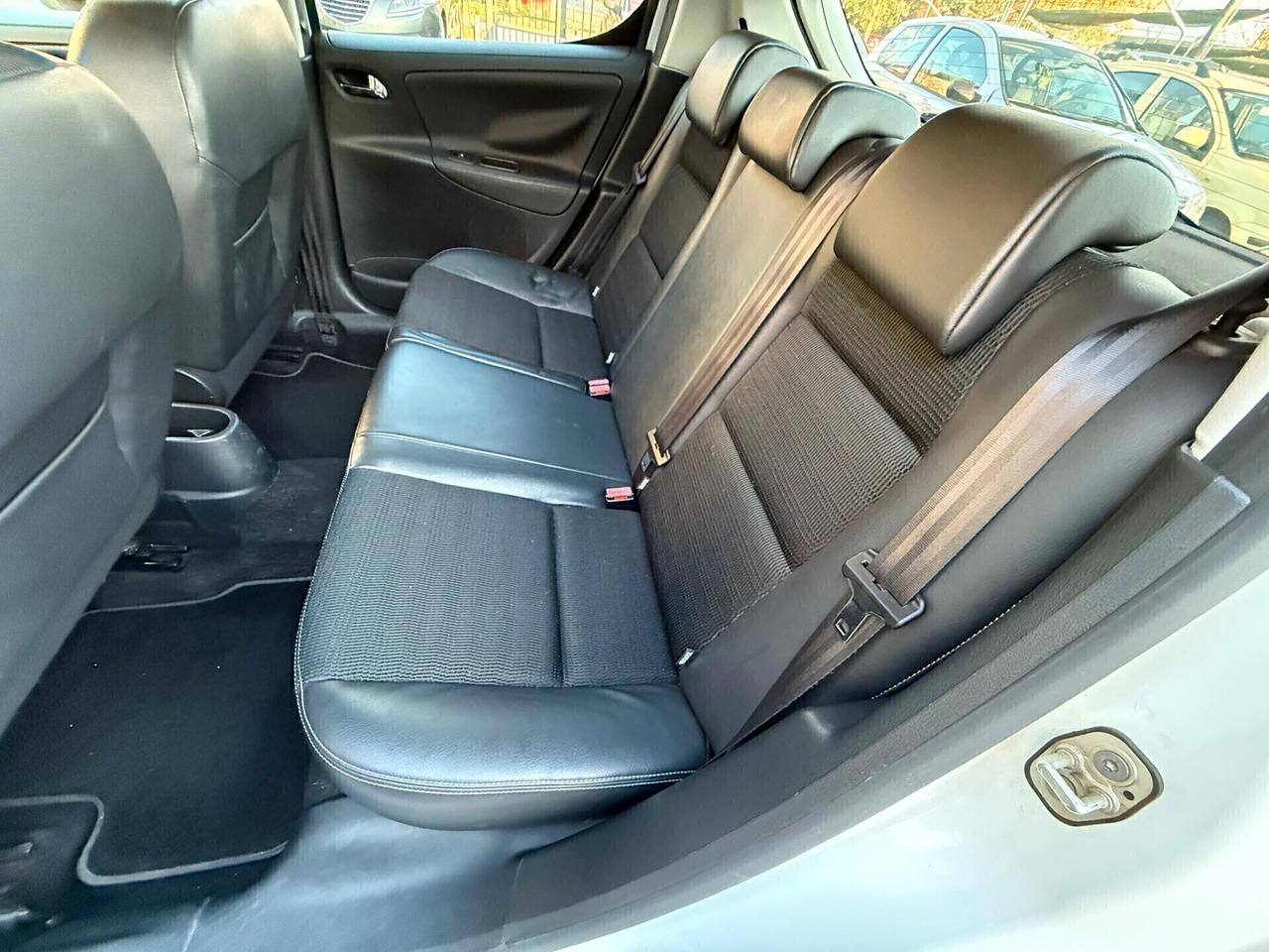 Peugeot 207 1.4 benz 74.900 KM