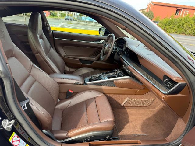 PORSCHE 911 Carrera 4S