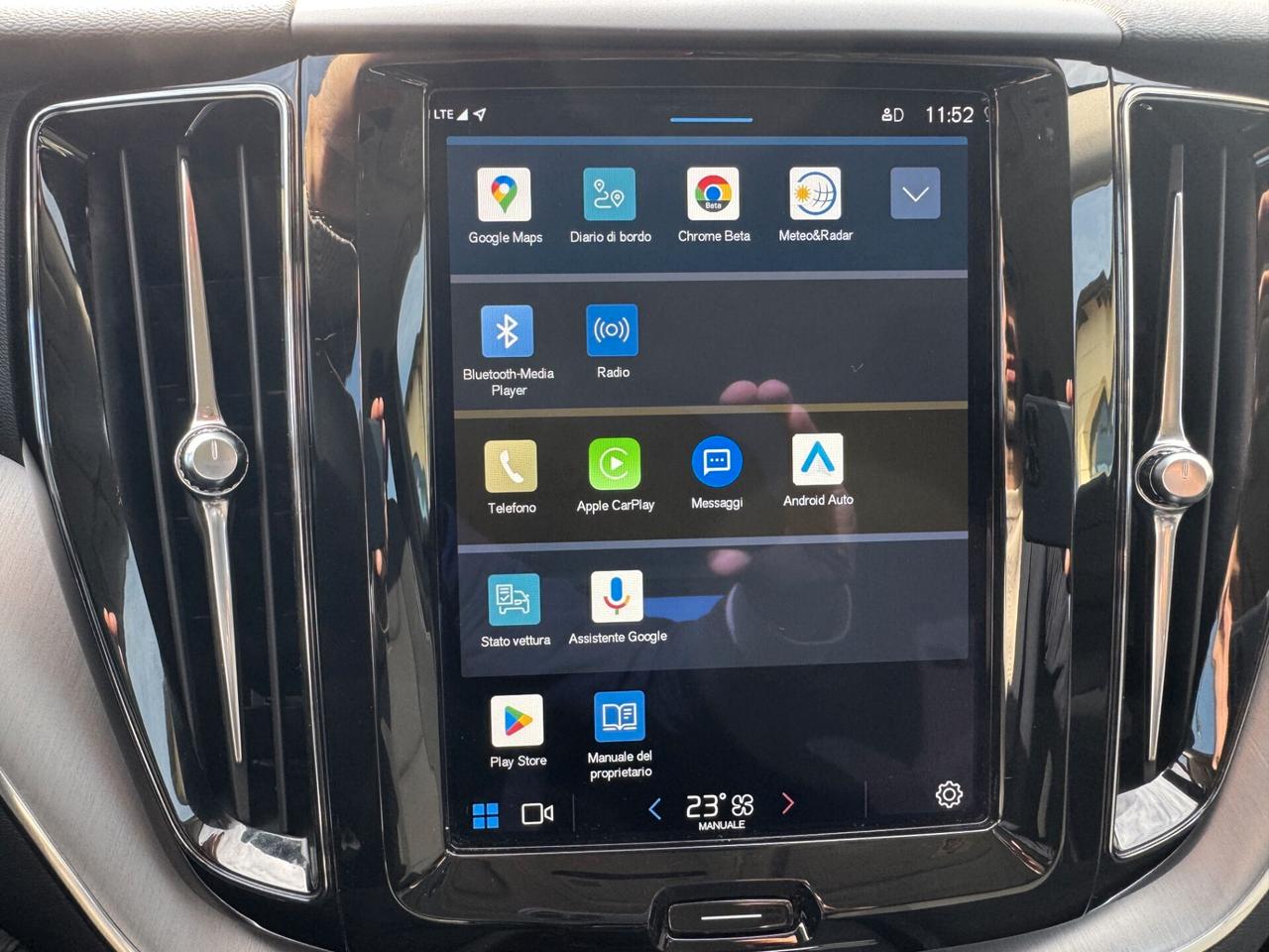 Volvo XC60 B4 AWD (Diesel/Hybrid) Business Plus